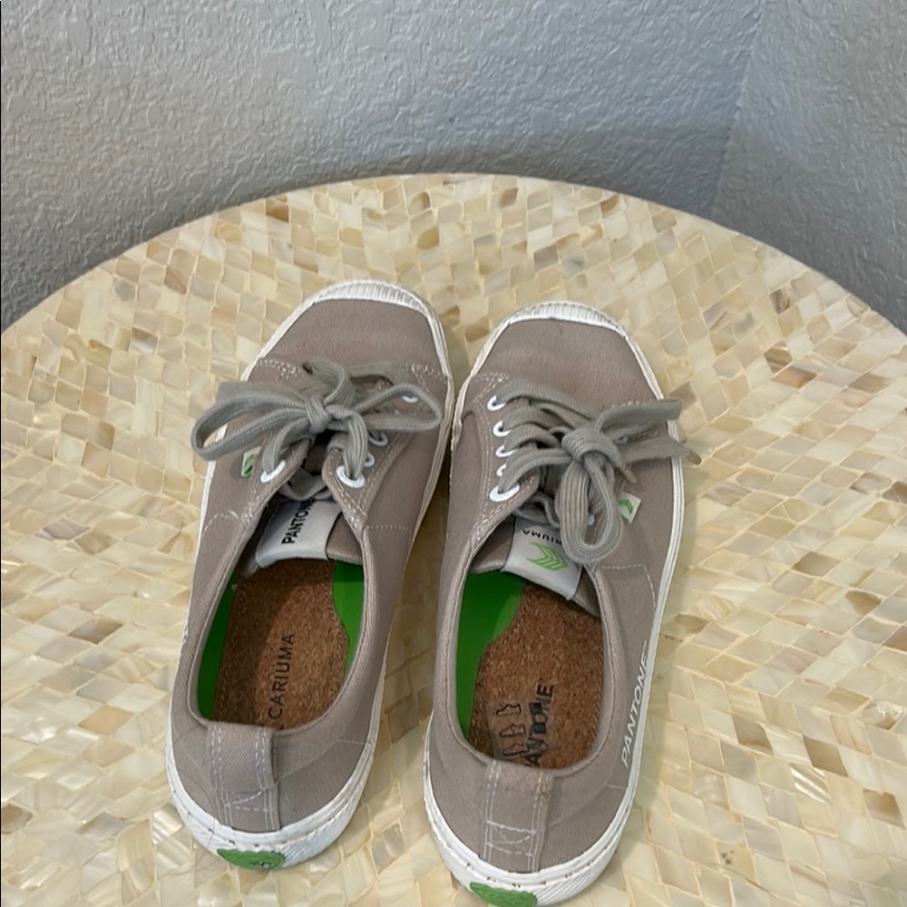Cariuma Gray Sneakers Casual Low-Top Style - Picture 9 of 10